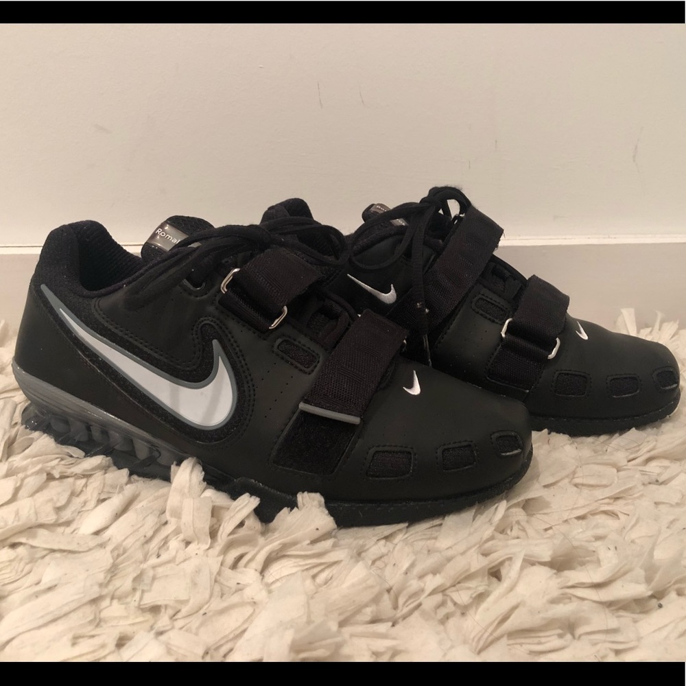 NIKE Romaleos 2 Black Men’s 8/ Women’s 10